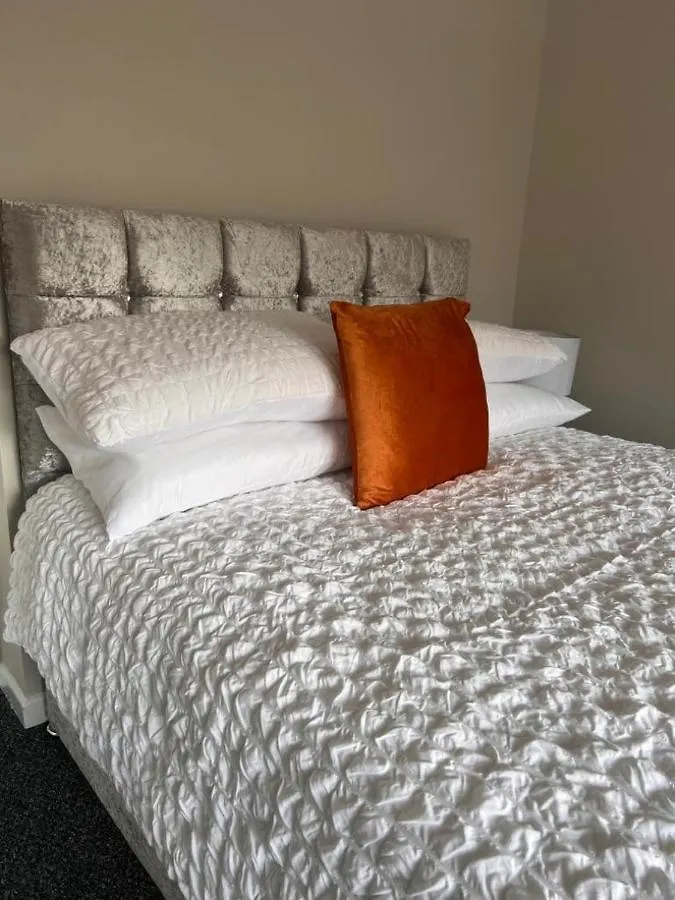 The Coral 66 Guest House Саутгемптон