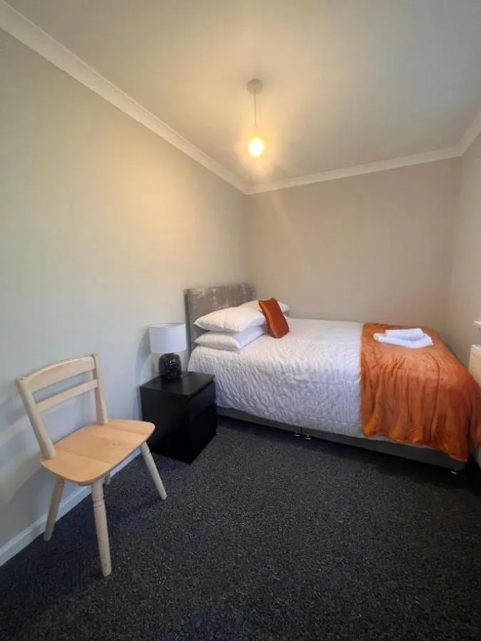 The Coral 66 Guest House Саутгемптон